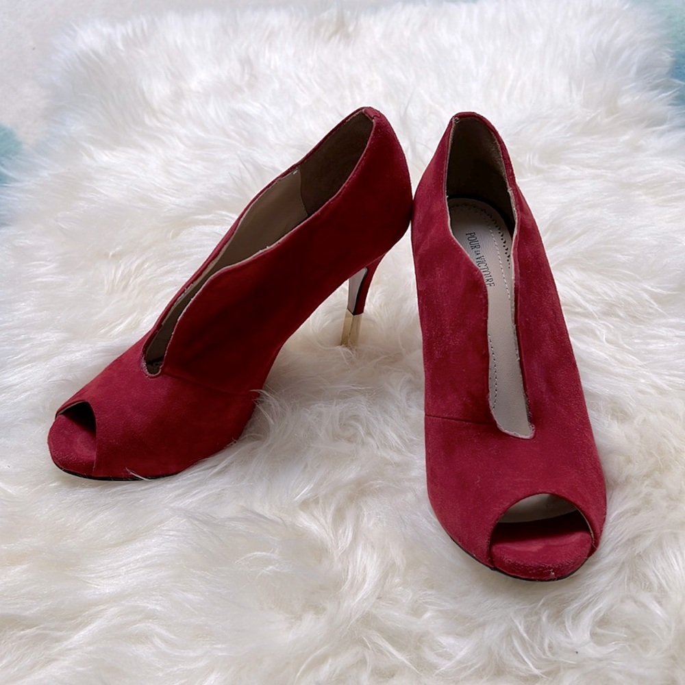 Pour La Victoire red bootie with metal plate heel size 6